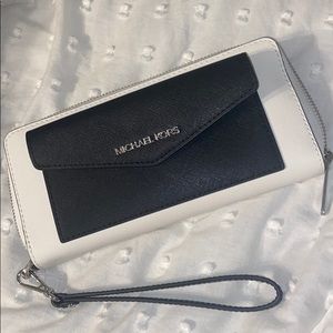 Michael Kors Wristlet Wallet NWT